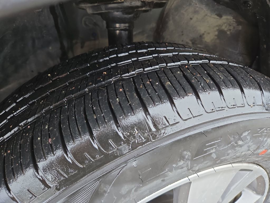 Used 2025 Subaru Ascent Premium w/ Premium Package image 11