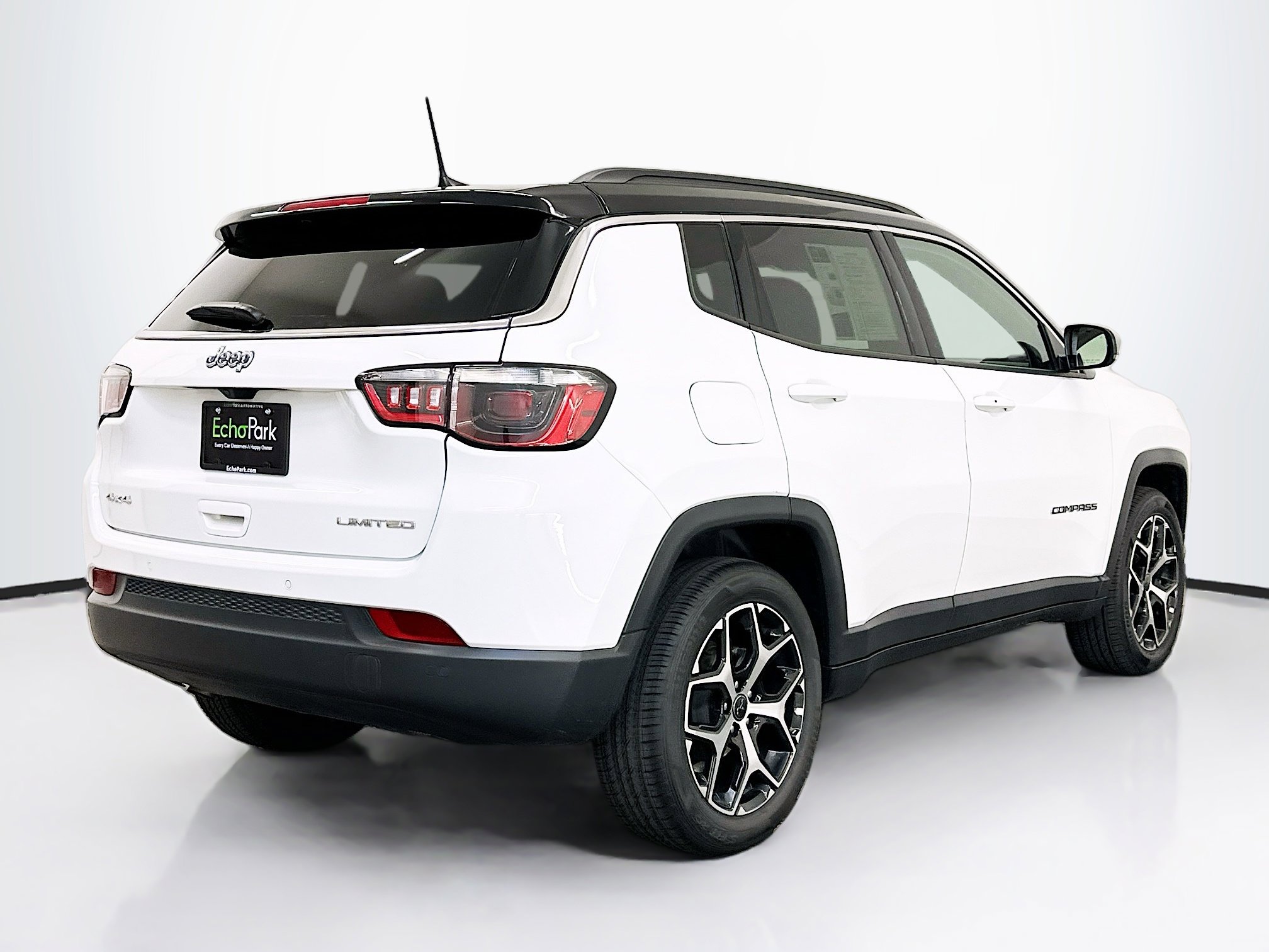 Used 2025 Jeep Compass Limited image 9