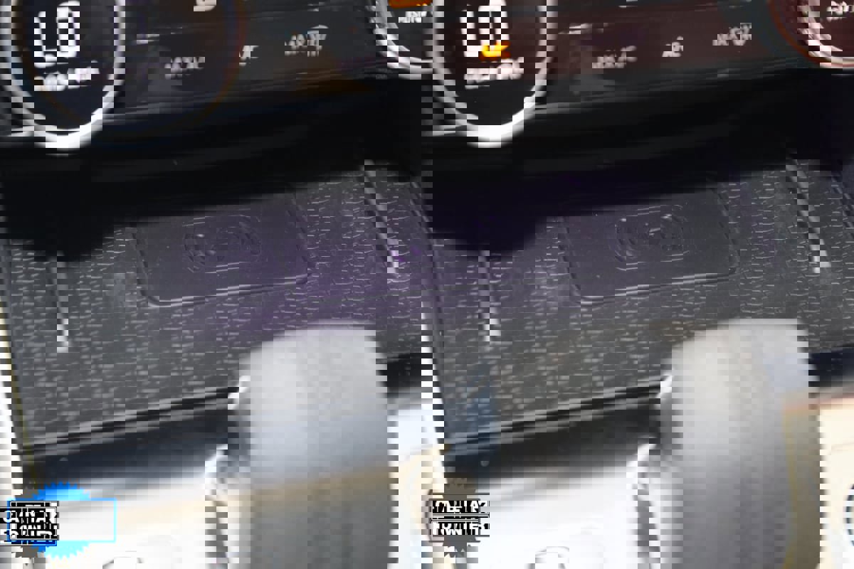 Used 2023 Jaguar XF R-Dynamic SE image 41