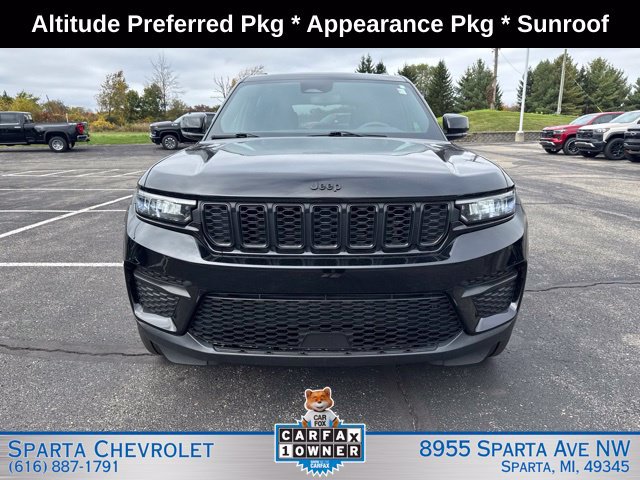 Used 2024 Jeep Grand Cherokee Altitude AWD/4WD image 8
