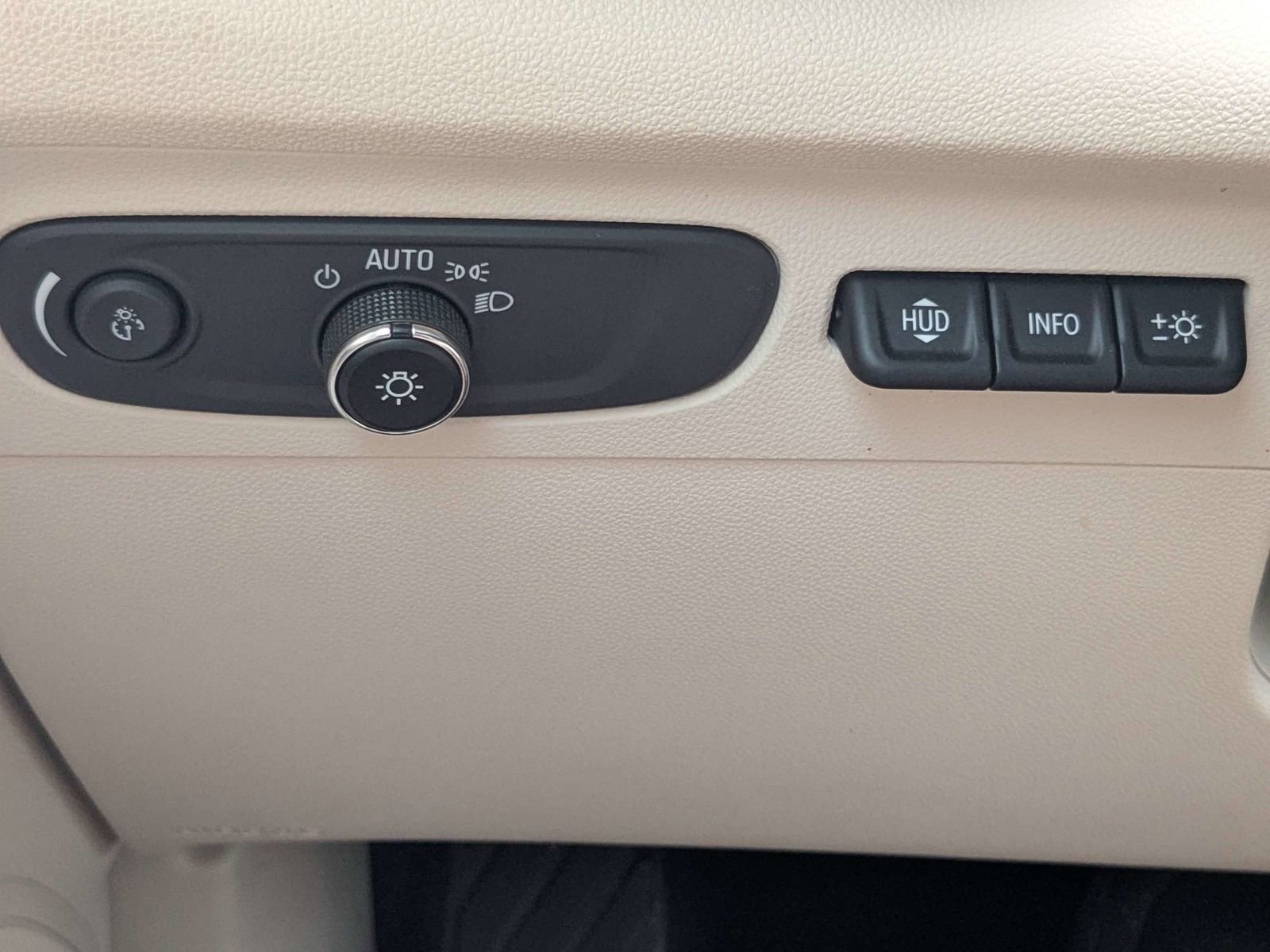 Used 2021 Buick Envision Essence w/ Technology Package I image 27