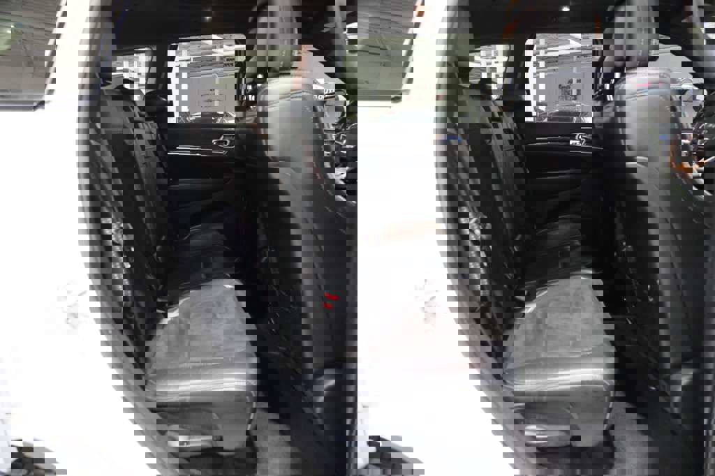 Used 2018 Jeep Grand Cherokee SRT w/ Trailer Tow Group IV image 25