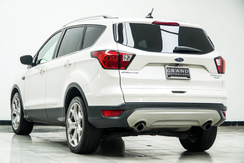 Used 2019 Ford Escape Titanium FWD image 12
