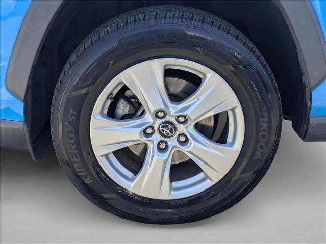 Used 2019 Toyota RAV4 XLE w/ Convenience Package FWD image 24