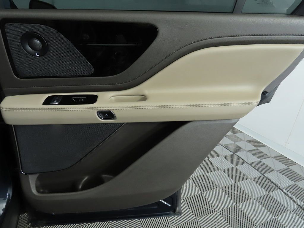 Used 2022 Lincoln Aviator Reserve w/ Equipment Group 201A image 28