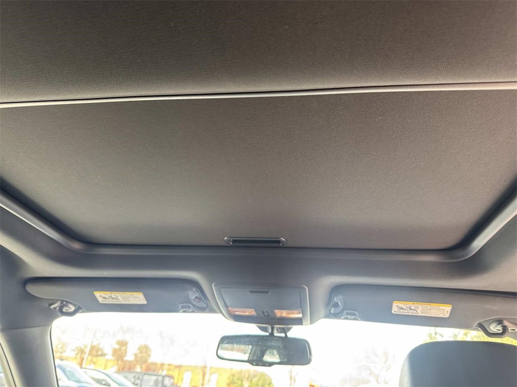 Used 2013 Dodge Challenger R/T image 12