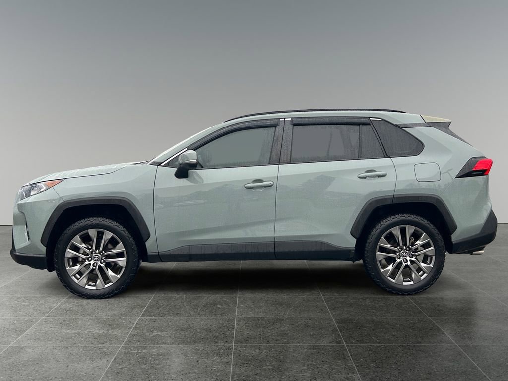 Used 2020 Toyota RAV4 XLE Premium image 5