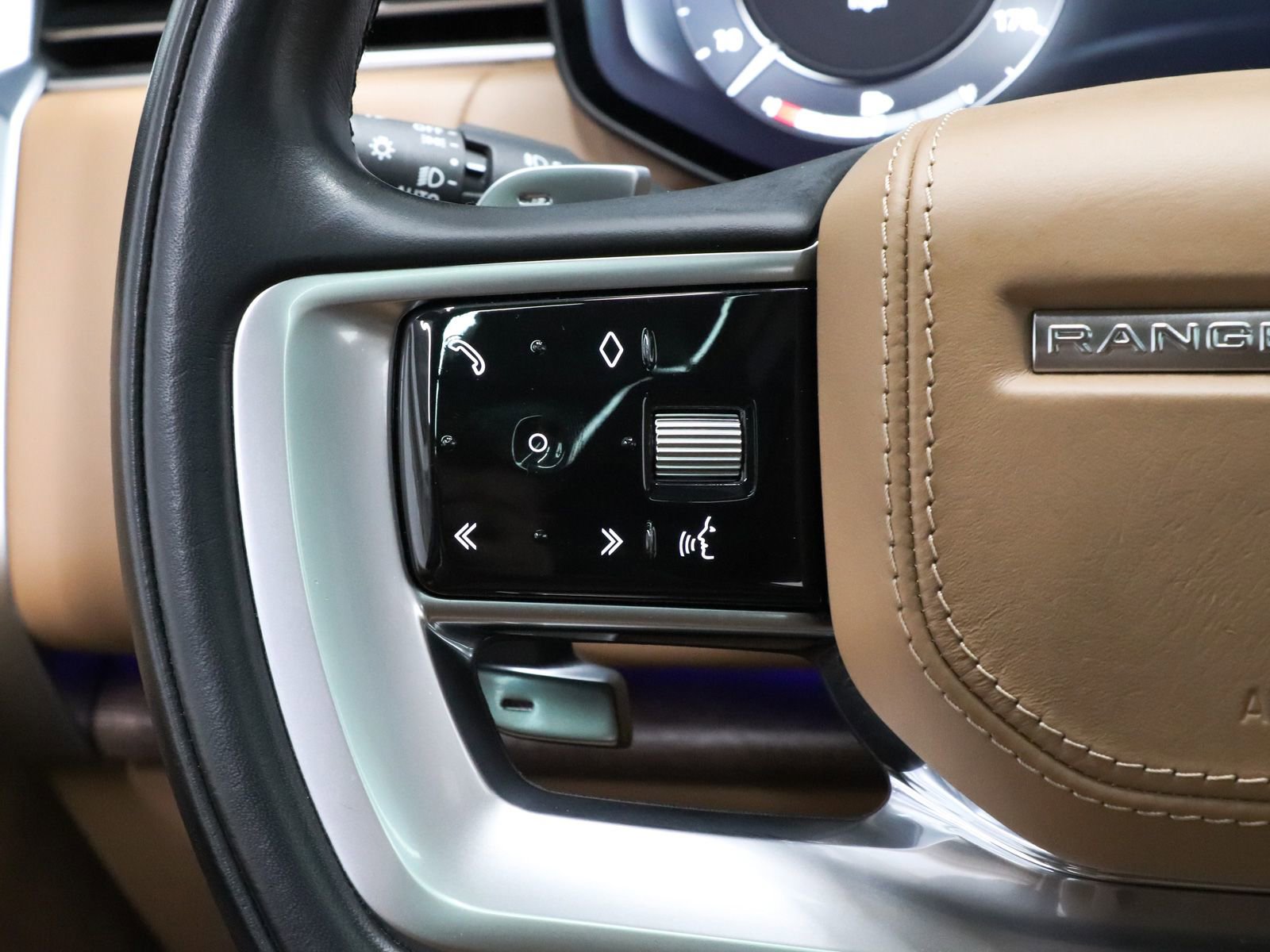 Used 2023 Land Rover Range Rover SE image 32