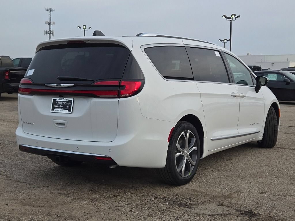 New 2026 Chrysler Pacifica Pinnacle w/ Trailer Tow Group FWD image 15