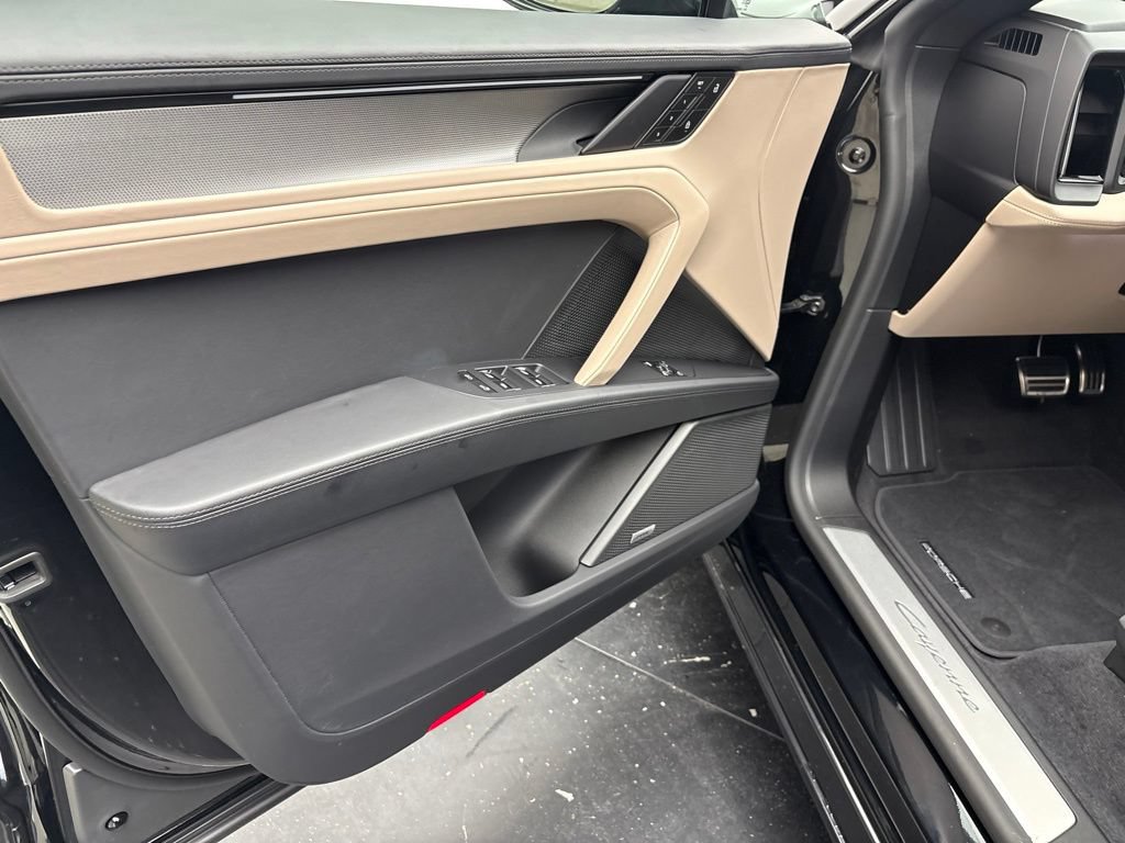 New 2026 Porsche Cayenne Electric AWD/4WD image 4