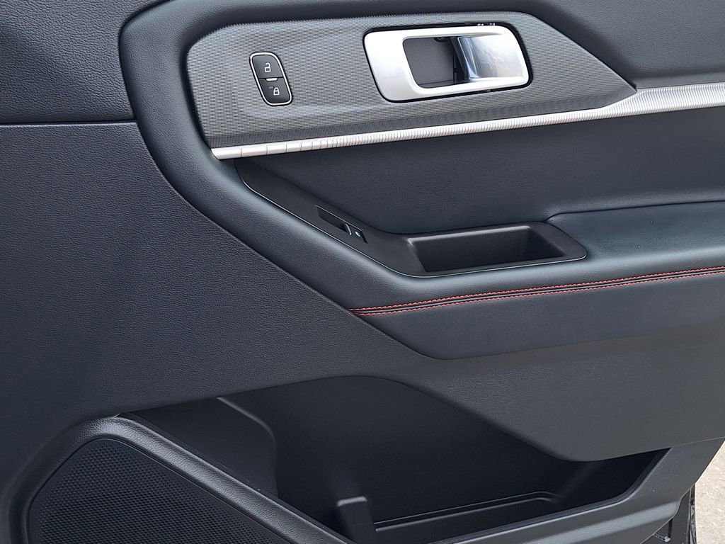 Used 2025 Ford Explorer ST-Line image 26