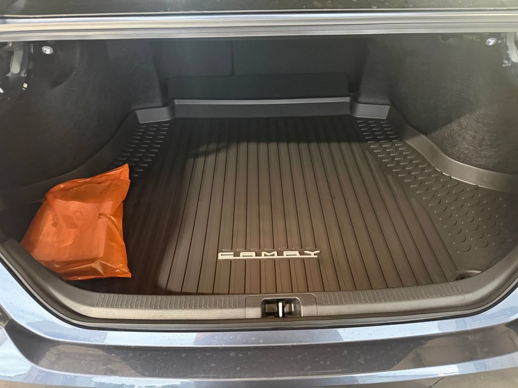 New 2026 Toyota Camry Hybrid FWD image 22