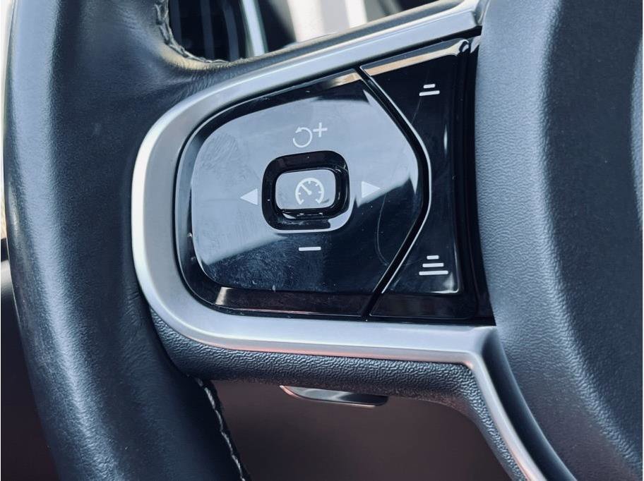 Used 2019 Volvo S60 T5 R-Design image 16