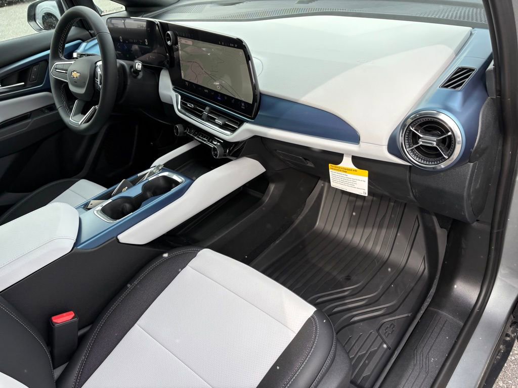 New 2026 Chevrolet Equinox EV LT image 25