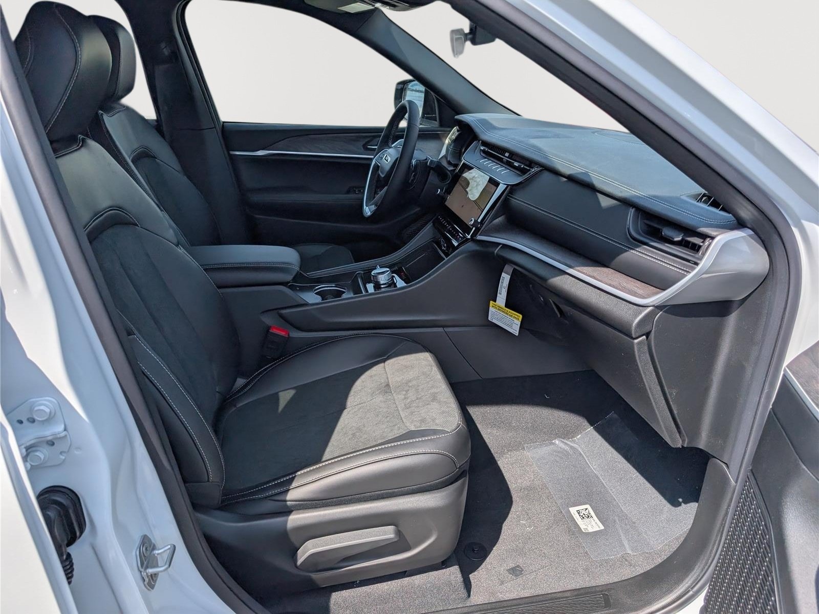 New 2026 Jeep Grand Cherokee Altitude AWD/4WD image 6
