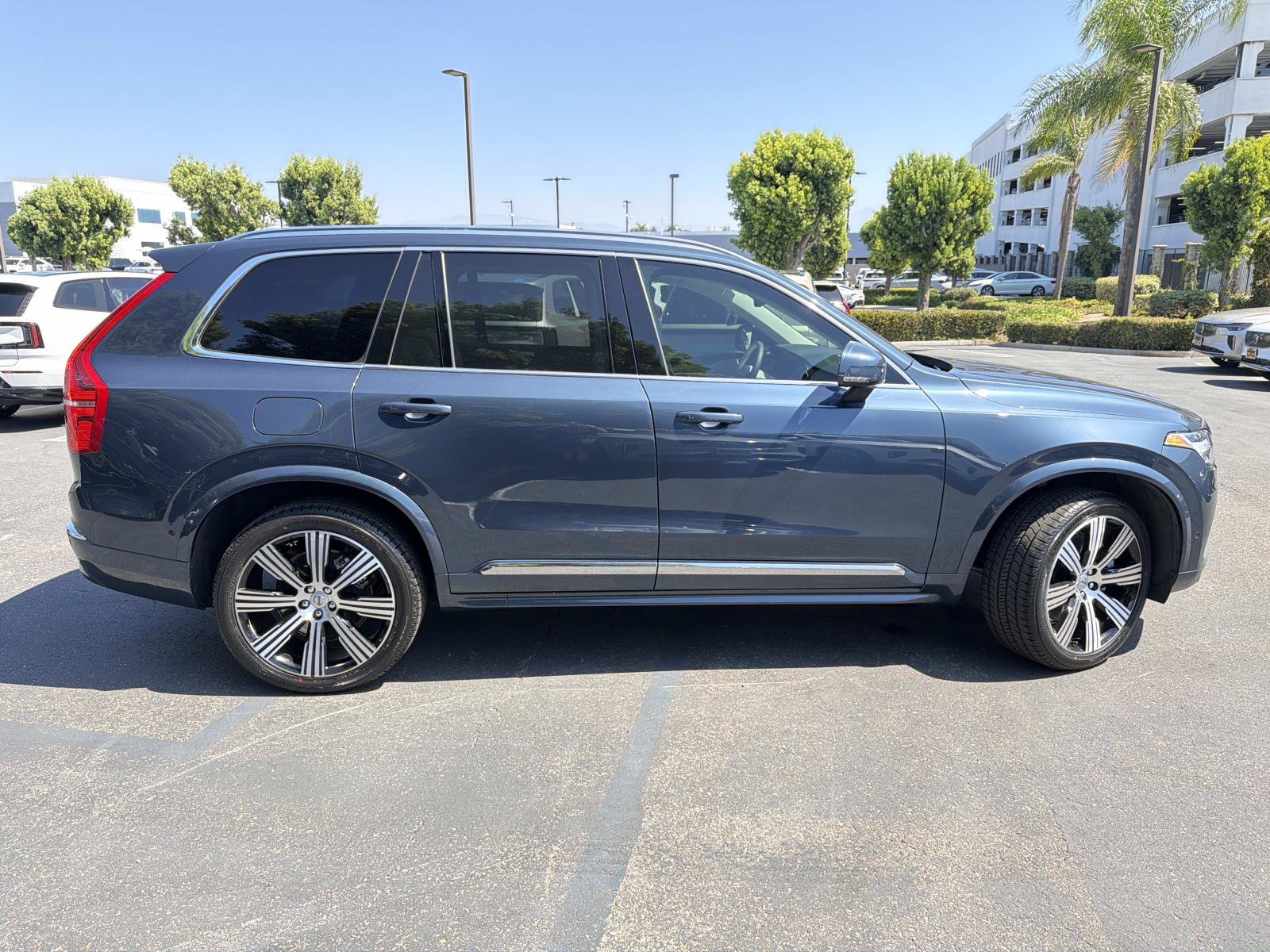 Certified 2025 Volvo XC90 T8 Plus w/ Protection Package Premier AWD/4WD image 4