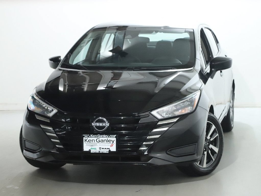 Used 2025 Nissan Versa SV w/ Trunk Package FWD image 3