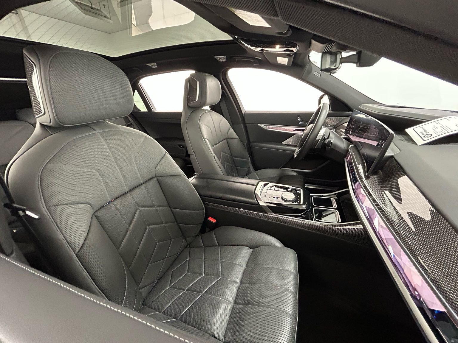 Used 2023 BMW 760i xDrive AWD/4WD image 40