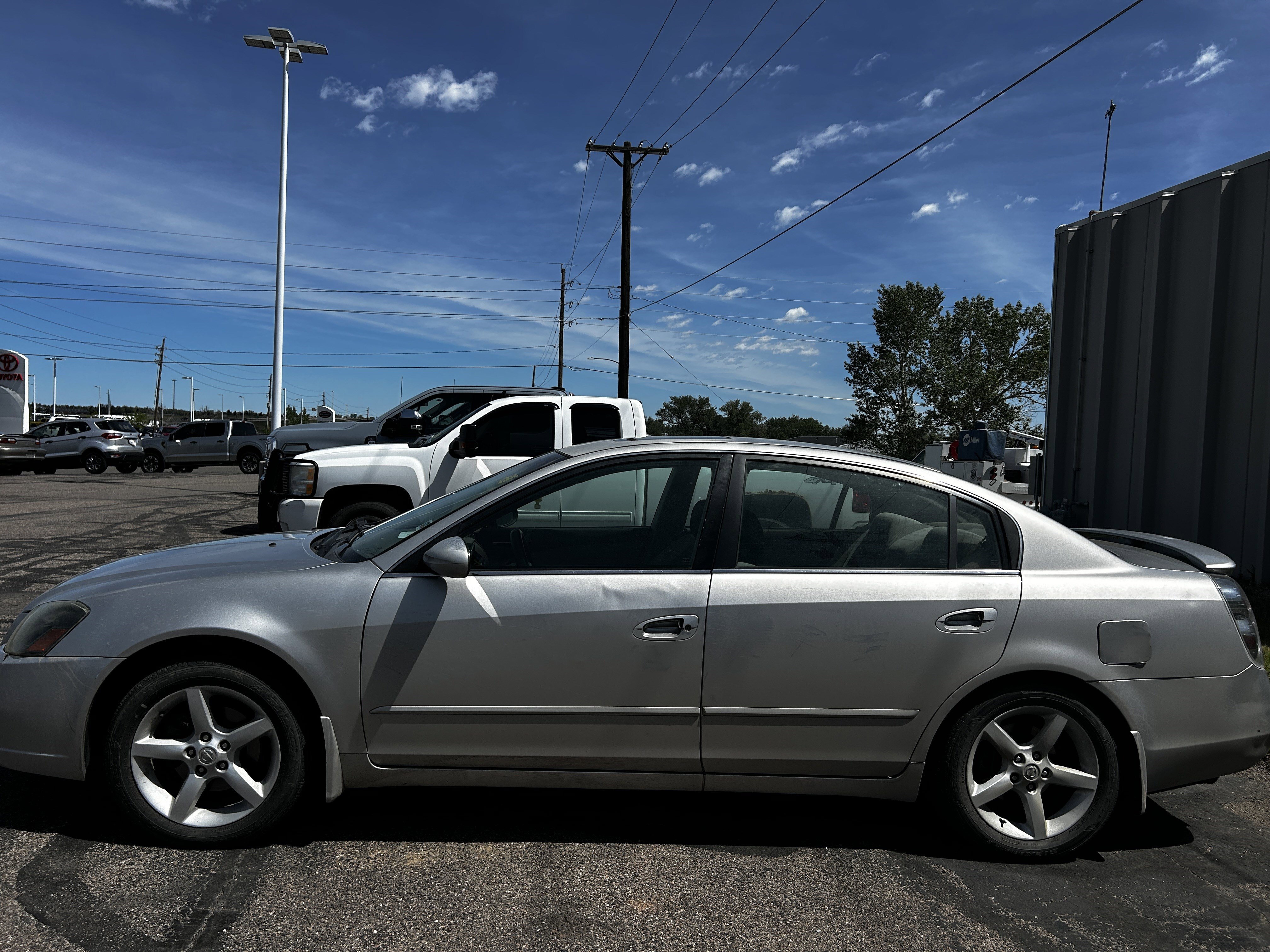 Used 2005 Nissan Altima 3.5 SE w/ (N01) Sport Plus Pkg FWD image 2