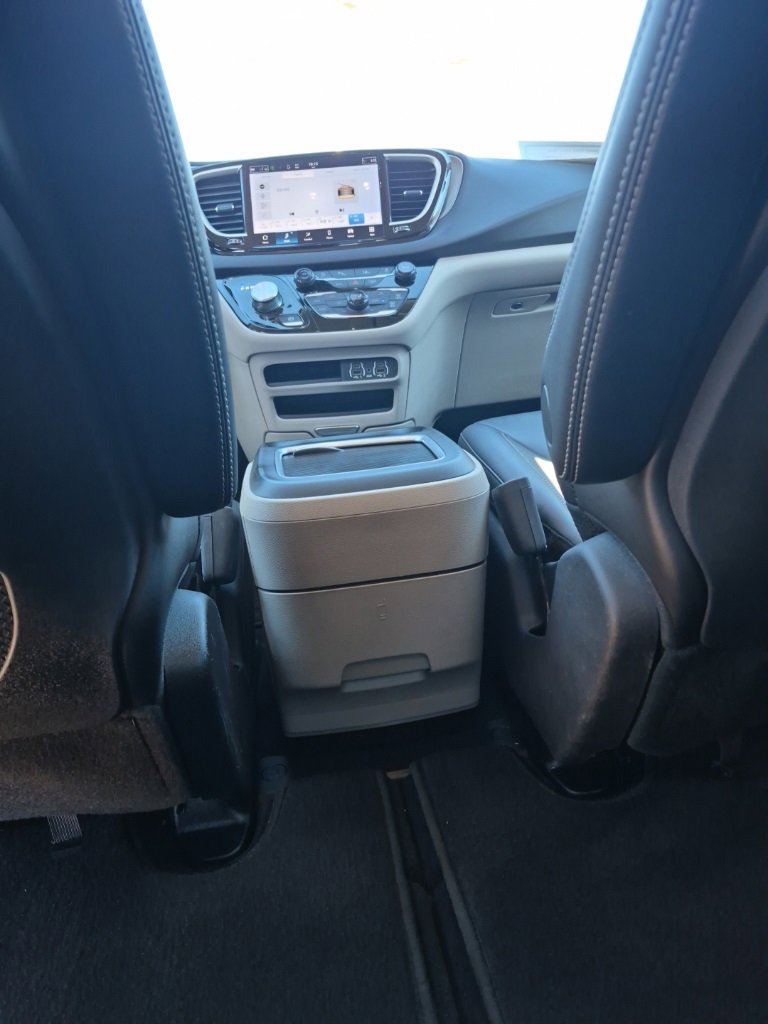 Certified 2024 Chrysler Pacifica Touring-L image 50