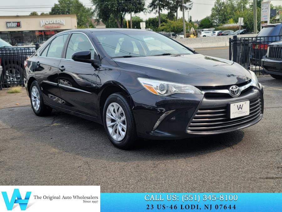 Used 2017 Toyota Camry LE image 1