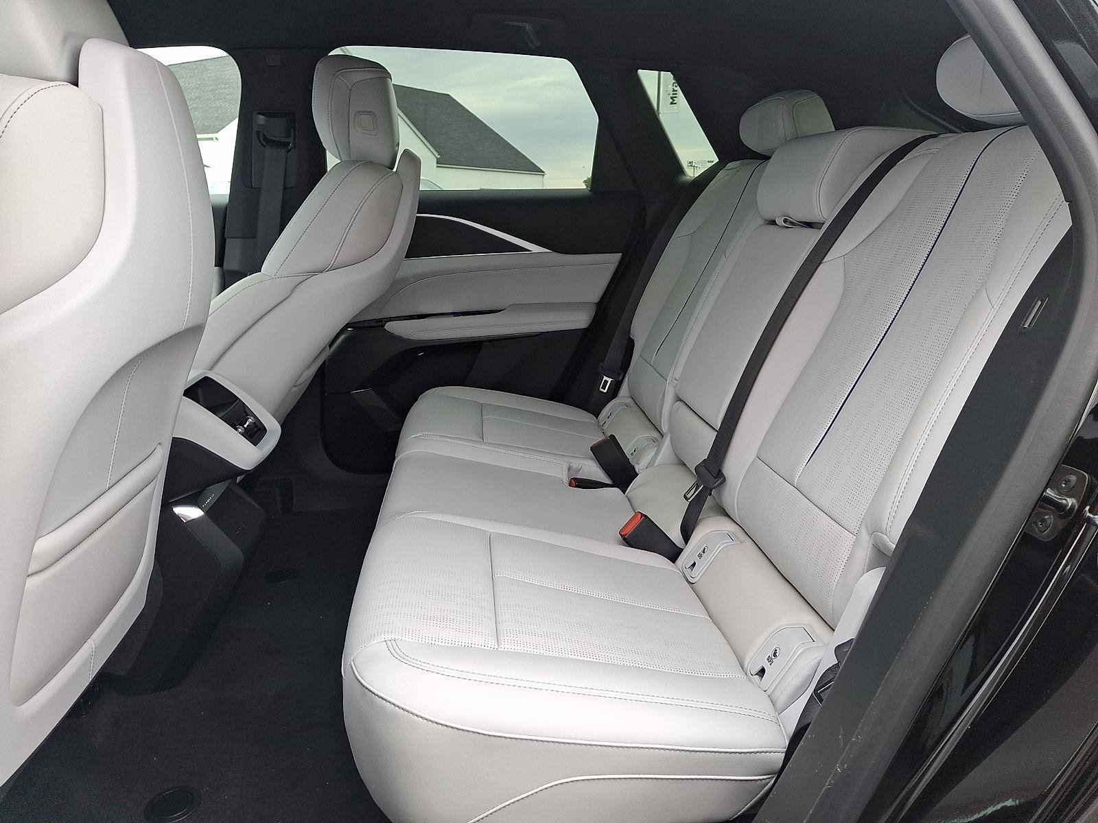 New 2026 Cadillac Lyriq Luxury AWD/4WD image 6