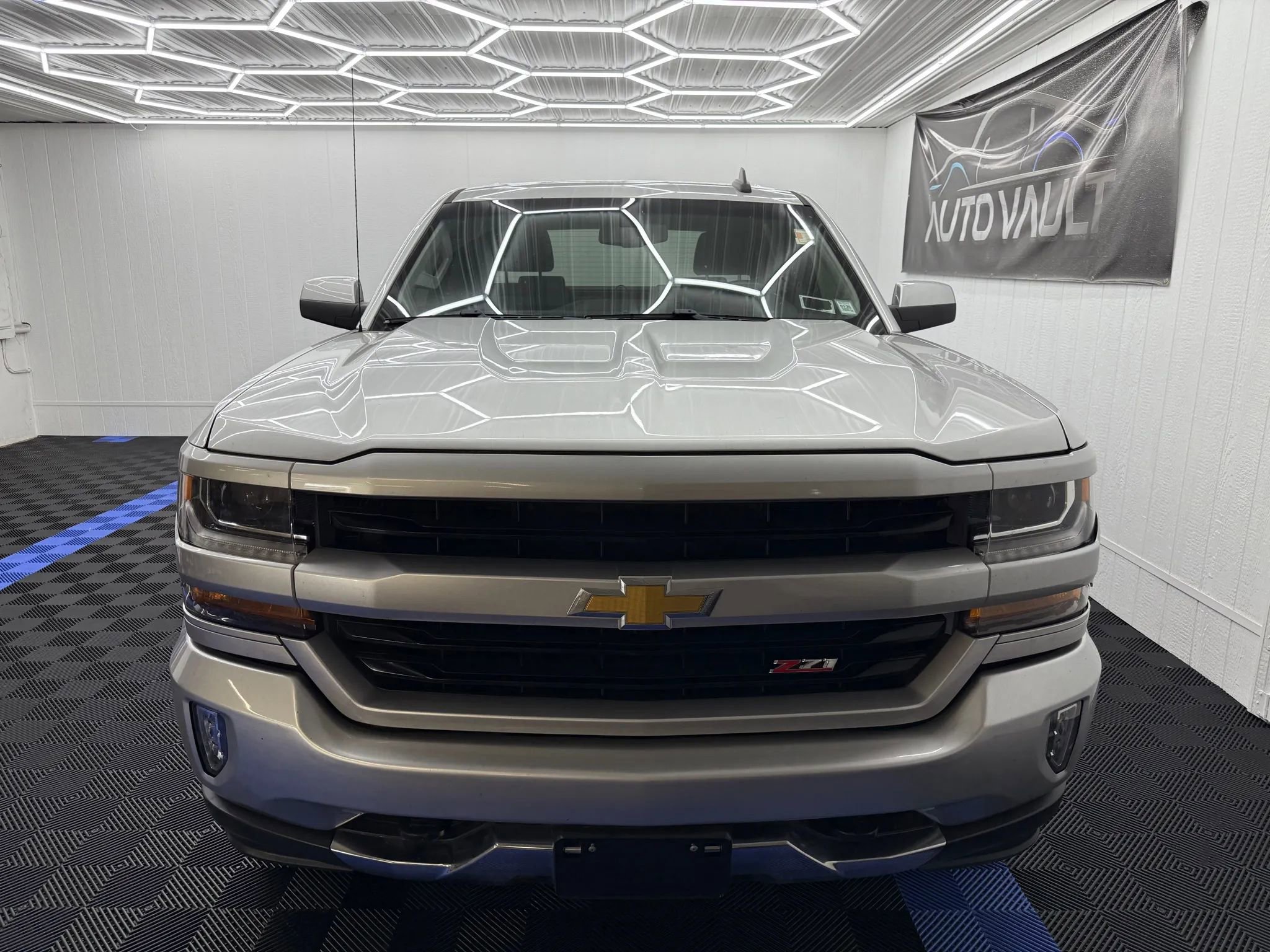 Used 2018 Chevrolet Silverado 1500 LT w/ All Star Edition image 4