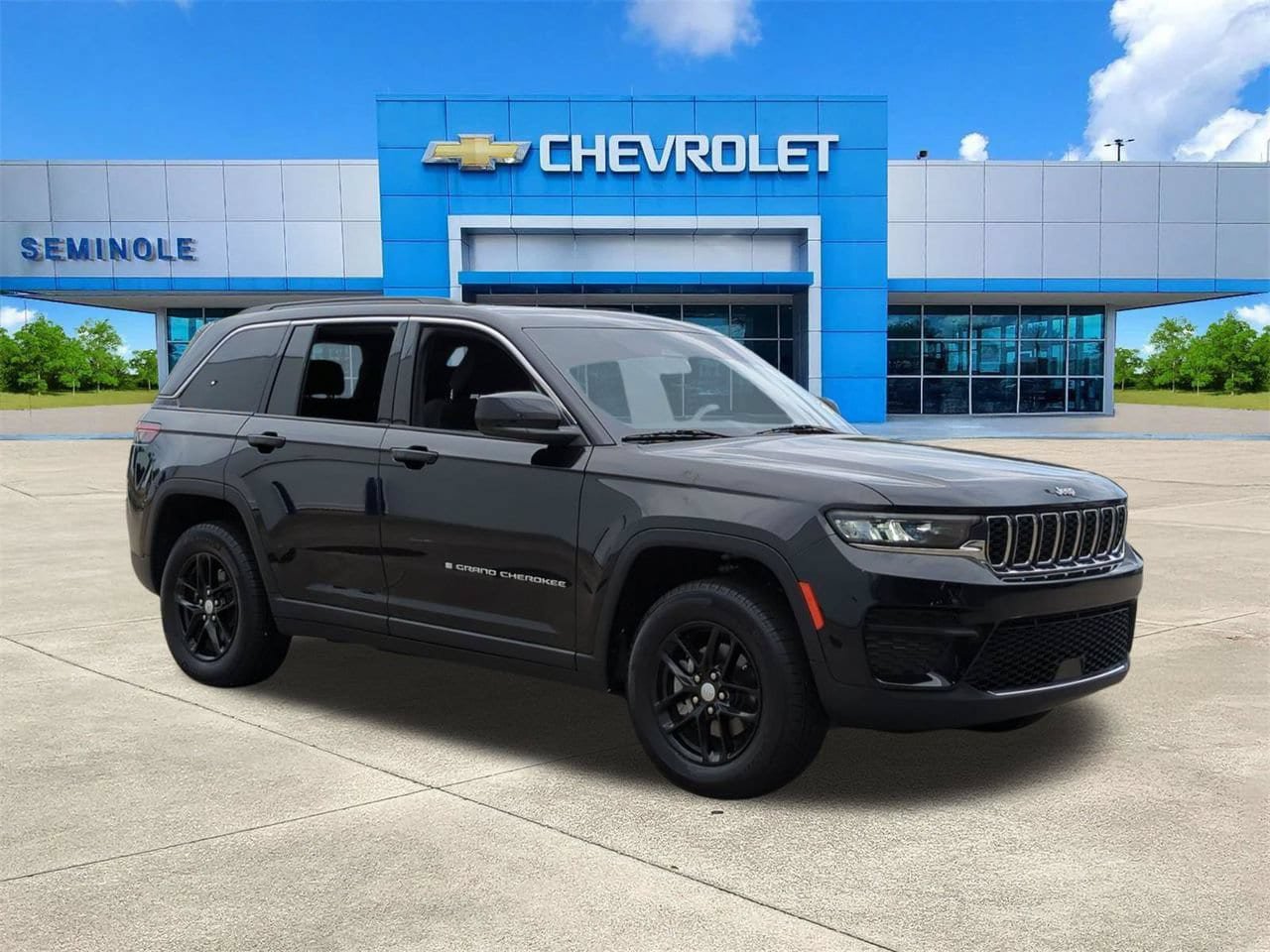 Used 2025 Jeep Grand Cherokee Laredo X w/ Trailer Tow Package AWD/4WD video 1