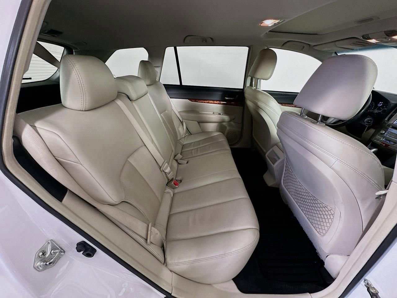 Used 2010 Subaru Outback 3.6R Limited image 38