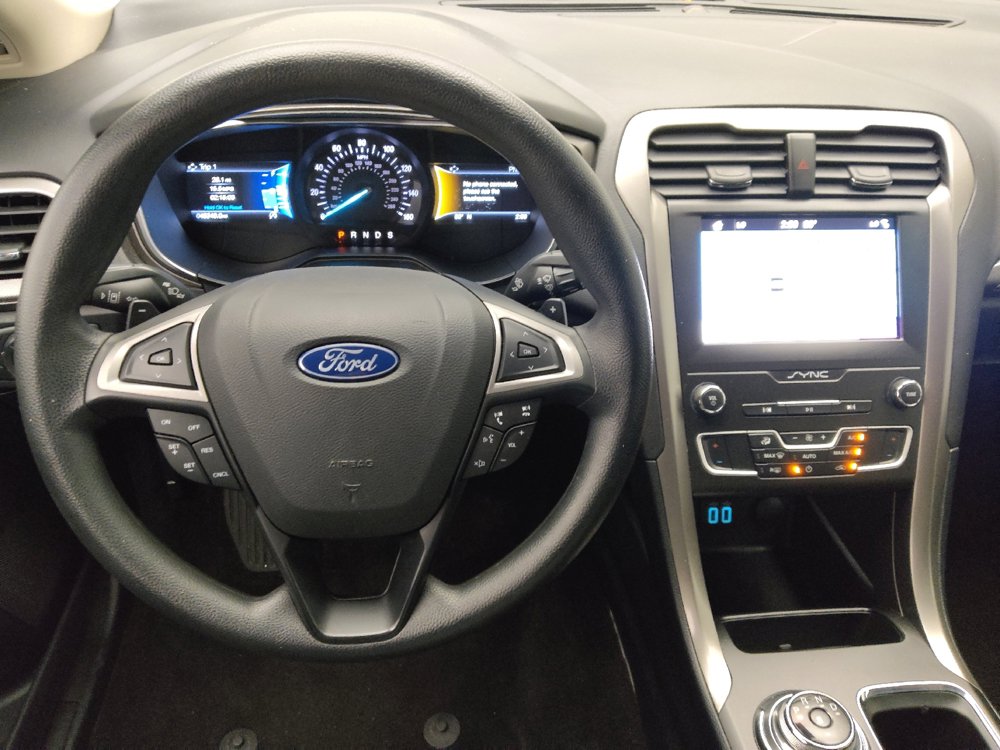 Used 2019 Ford Fusion SE FWD image 22