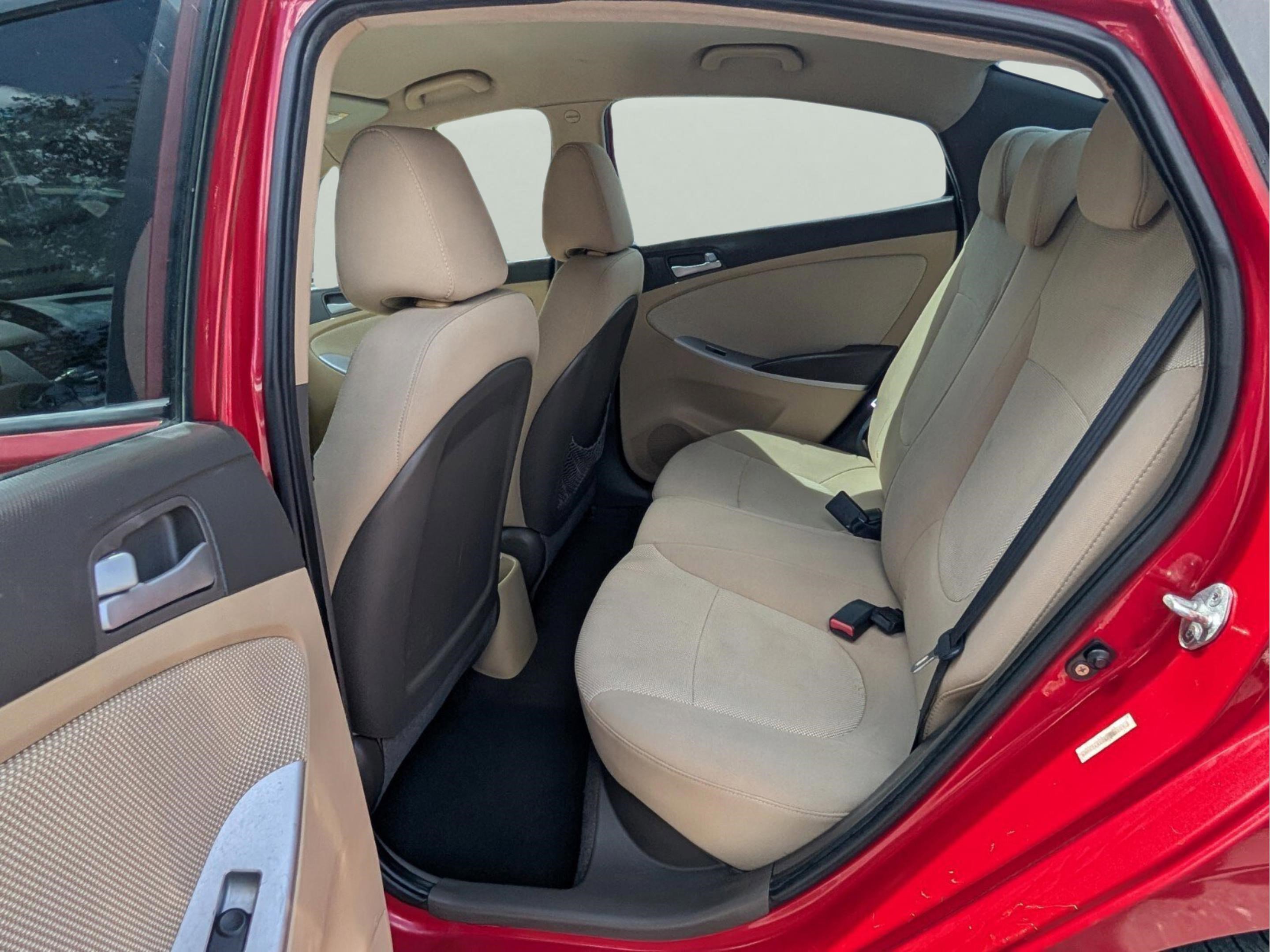 Used 2012 Hyundai Accent GLS image 32
