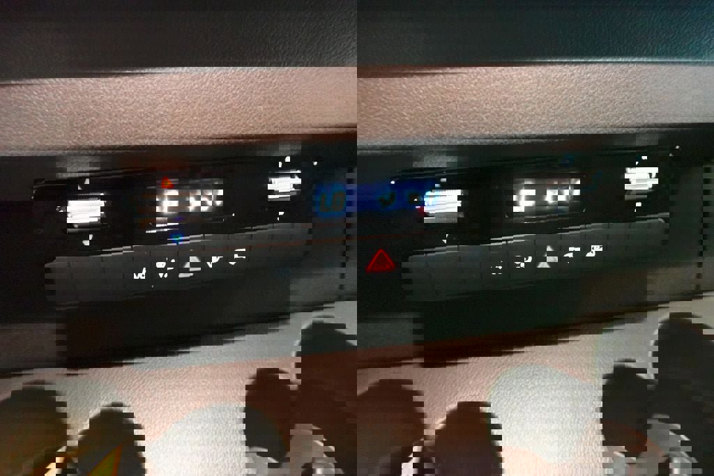 Used 2025 Mercedes-Benz Sprinter 2500 image 14