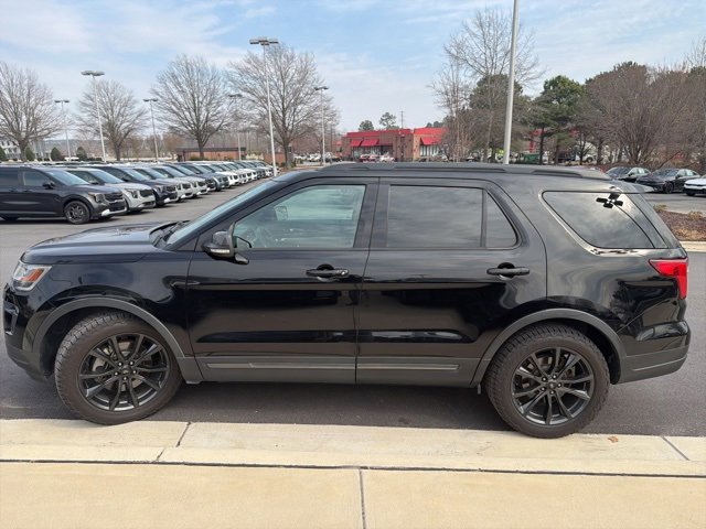 Used 2018 Ford Explorer XLT w/ Equipment Group 202A image 8