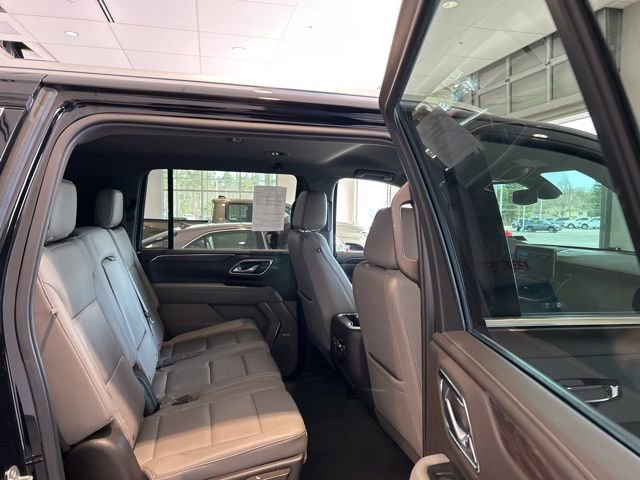Used 2021 Chevrolet Suburban LT image 17