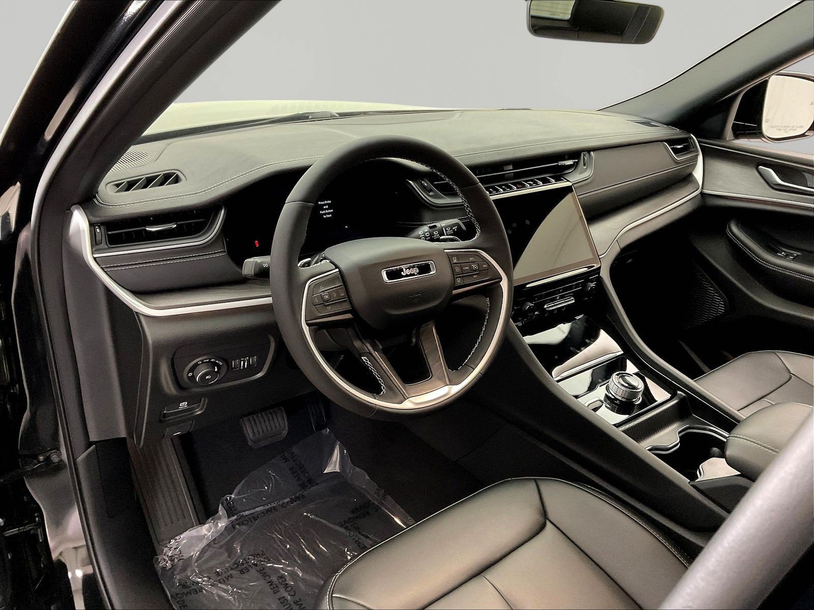 Used 2025 Jeep Grand Cherokee Limited AWD/4WD image 17
