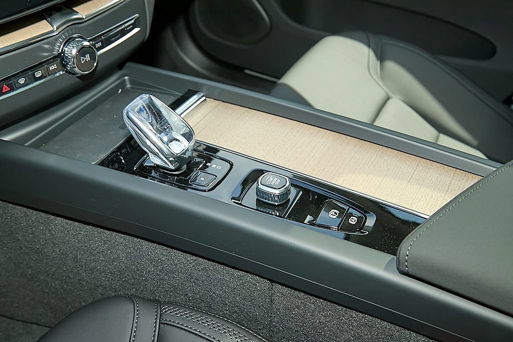 New 2026 Volvo XC60 B5 Plus w/ Climate Package AWD/4WD image 16