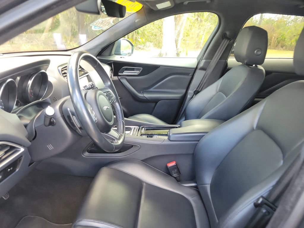 Used 2020 Jaguar F-PACE Premium image 17