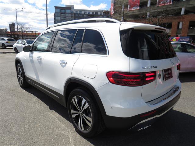 Used 2025 Mercedes-Benz GLB 250 4MATIC image 2