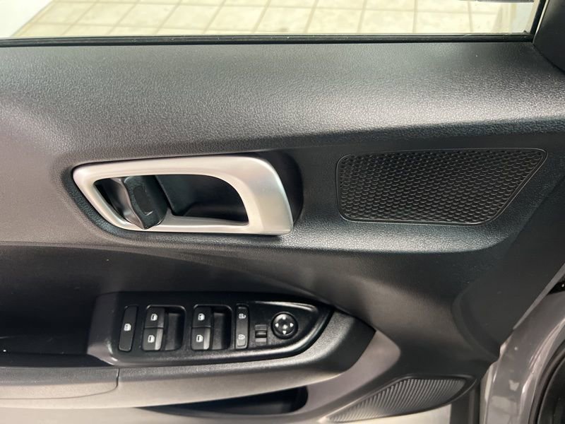 Used 2020 Hyundai Venue SE image 19