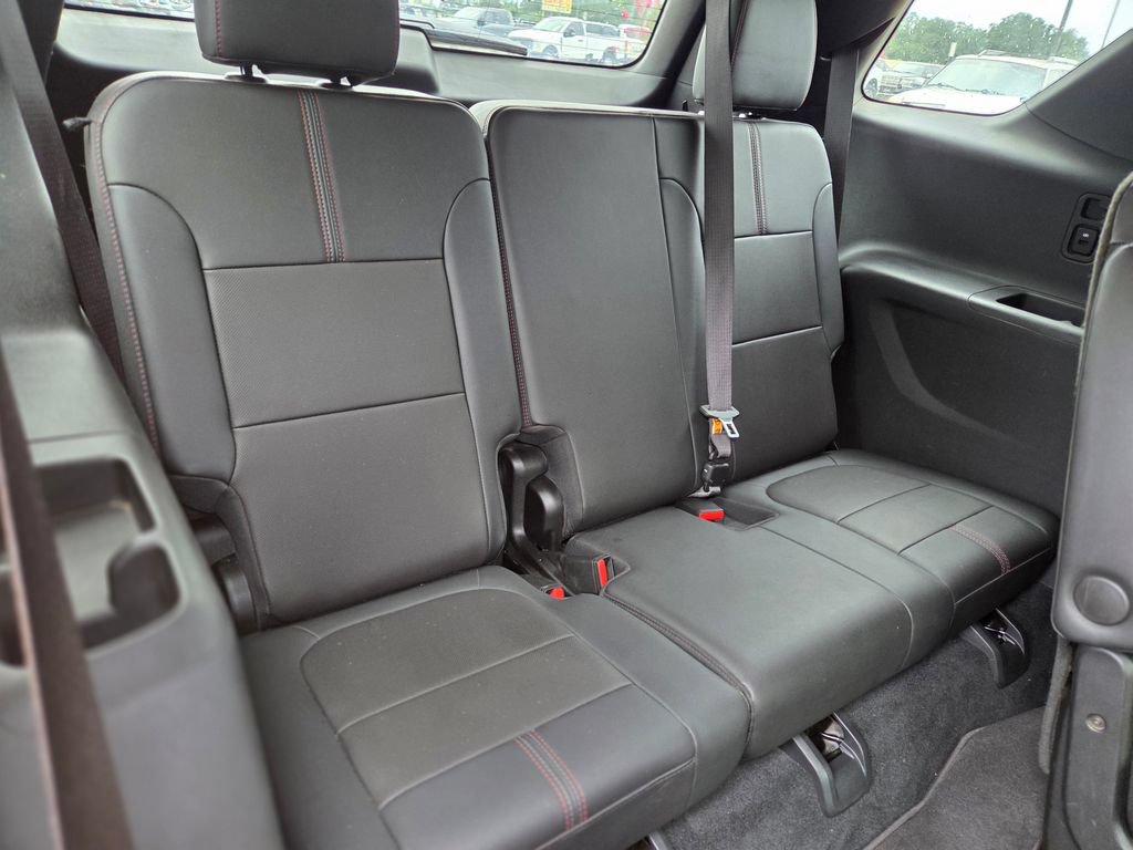 Used 2023 Chevrolet Traverse RS FWD image 12