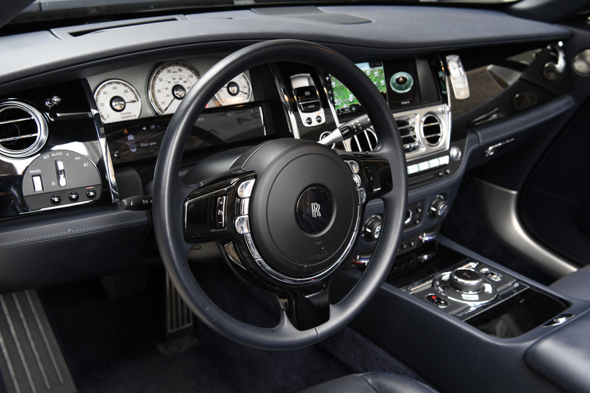 Used 2020 Rolls-Royce Dawn image 14