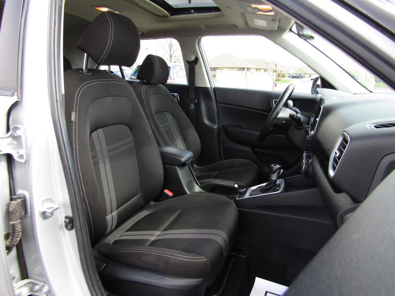 Used 2021 Hyundai Venue SEL w/ Premium Package FWD image 28
