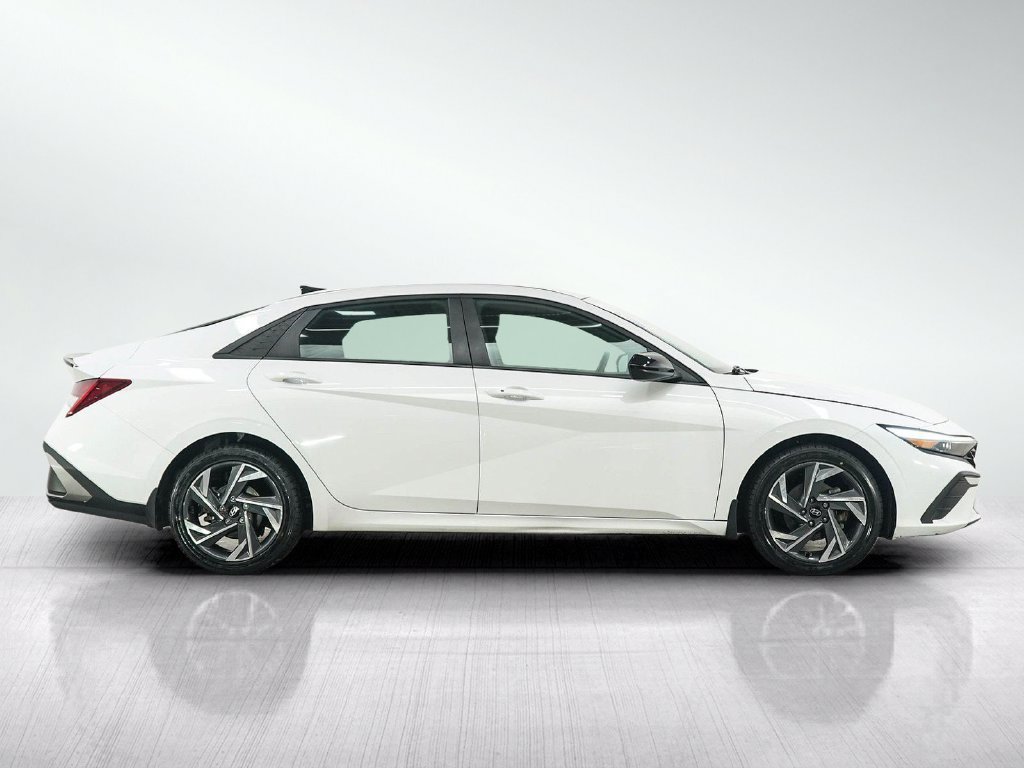 Used 2025 Hyundai Elantra SEL FWD image 6