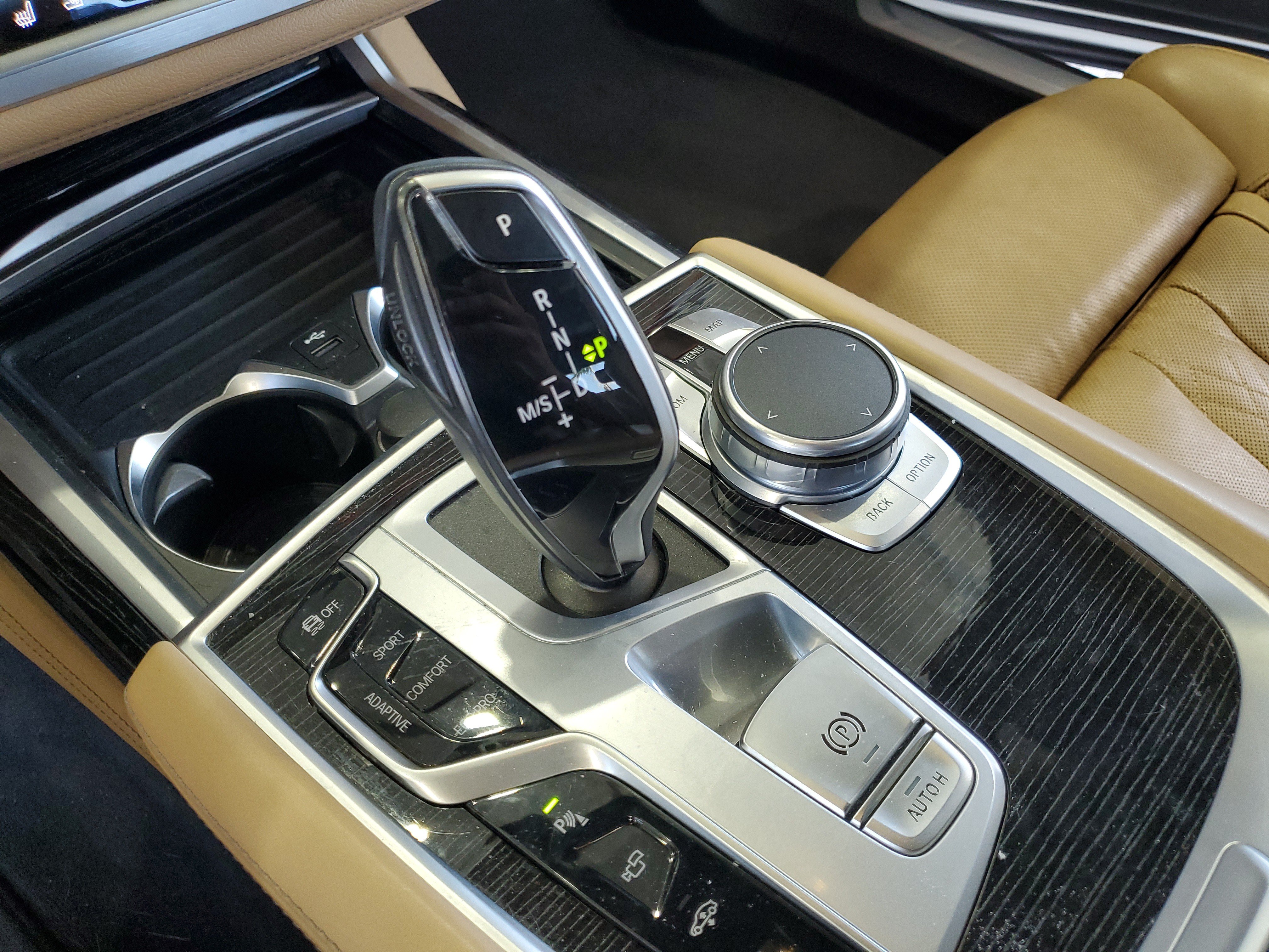 Used 2022 BMW 740i w/ M Sport Package RWD image 29