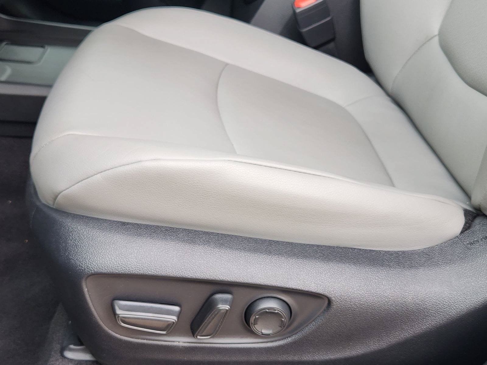 Used 2026 Toyota Sienna XLE FWD image 30
