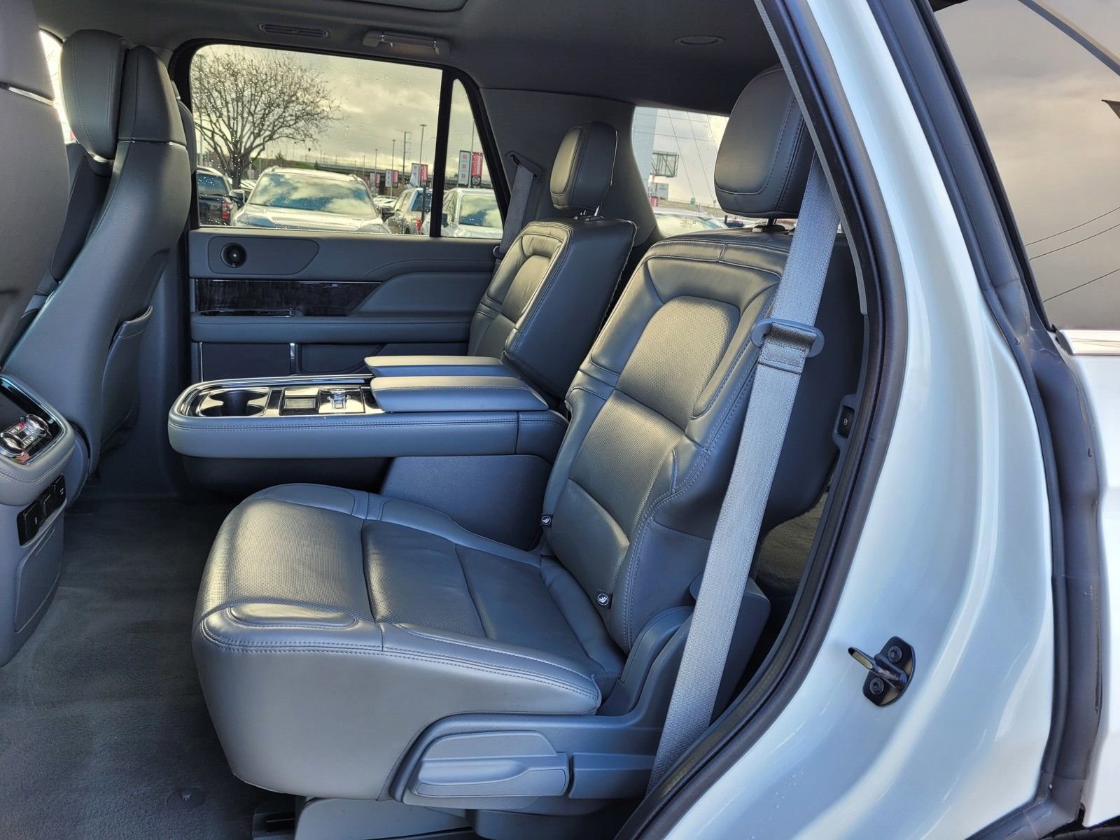 Used 2020 Lincoln Navigator Reserve image 11