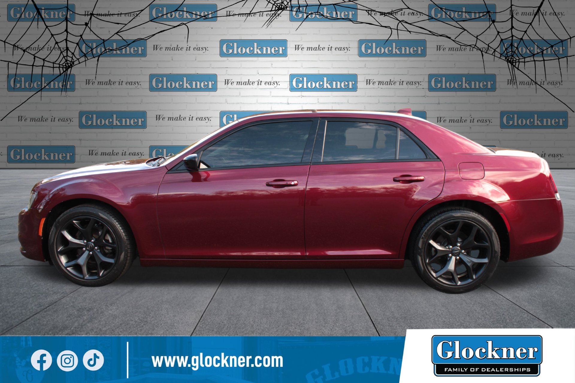 Used 2023 Chrysler 300 Touring w/ Sport Appearance Package RWD image 9