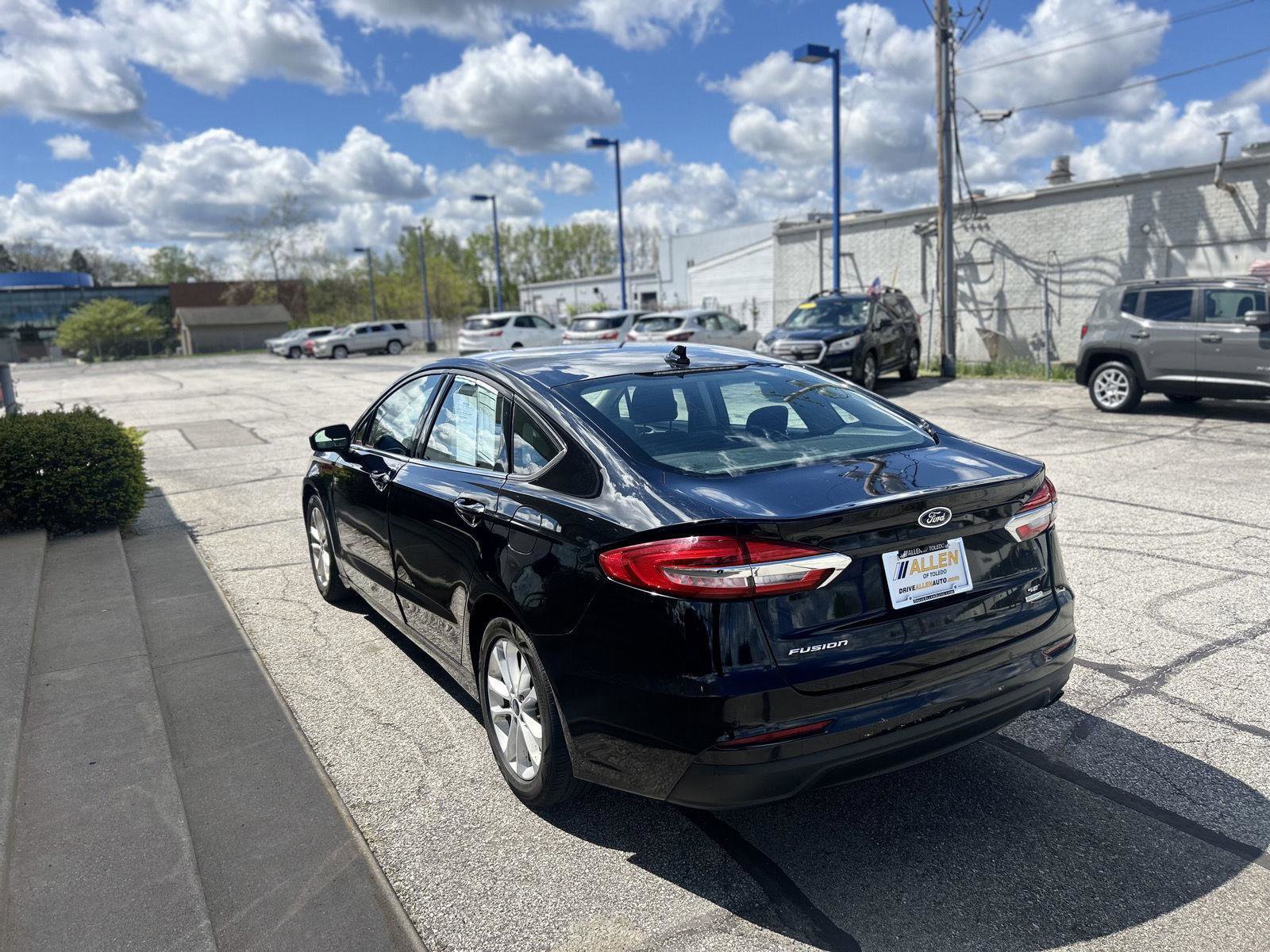 Used 2020 Ford Fusion SE FWD image 6