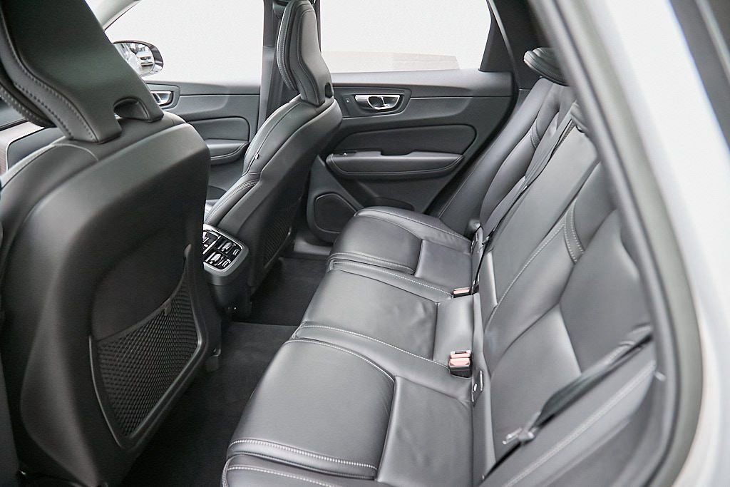 Used 2023 Volvo XC60 B6 Ultimate w/ Protection Package Premier image 20