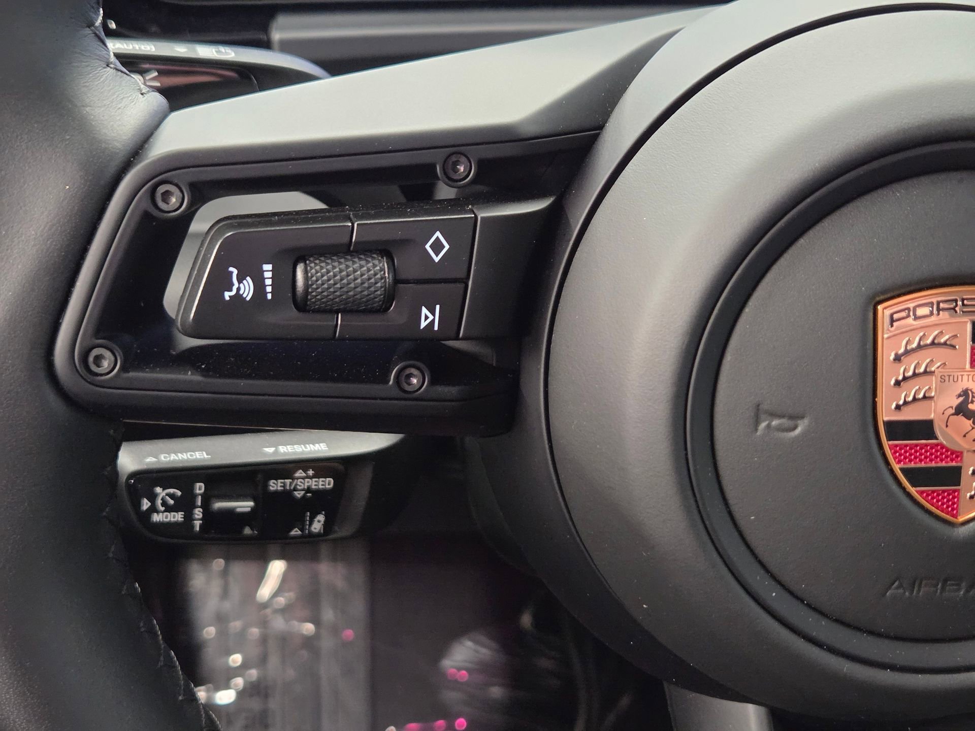 Certified 2025 Porsche Macan 4 Electric image 18